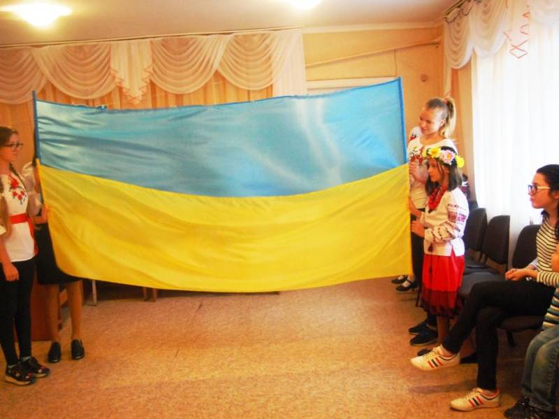 Хай в серці кожної дитини живе любов до України