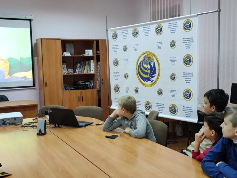 У  Миколаївському обласному центрі науково-технічної творчості учнівської молоді відзначили День Збройних Сил України